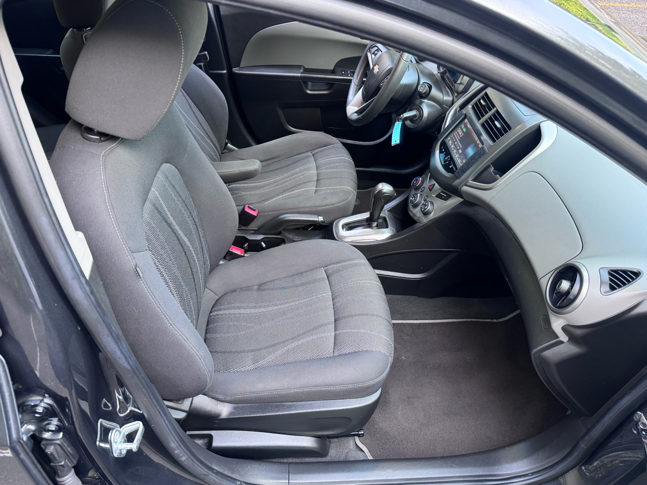 2016 Chevrolet Sonic LT photo 17