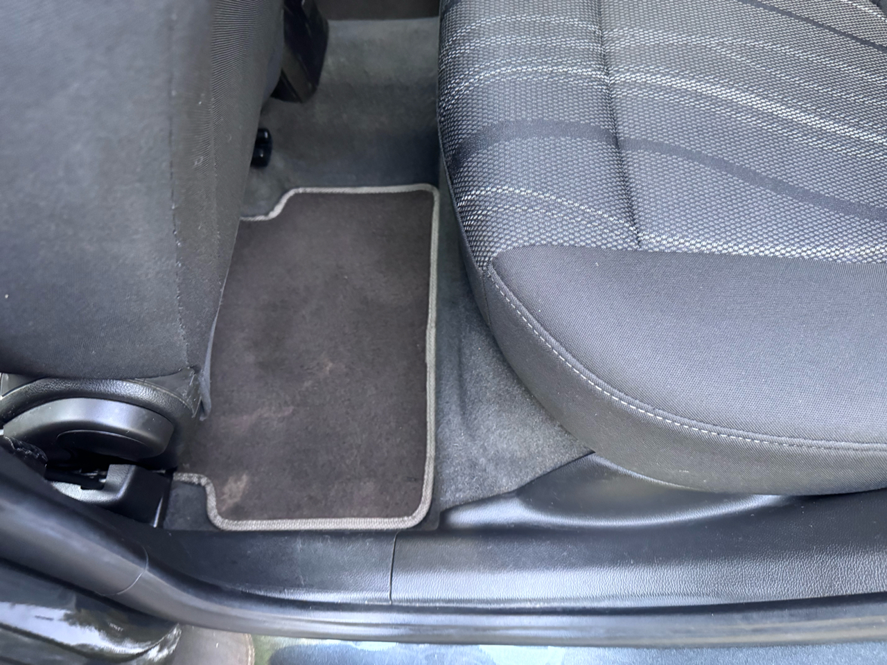2016 Chevrolet Sonic LT photo 31