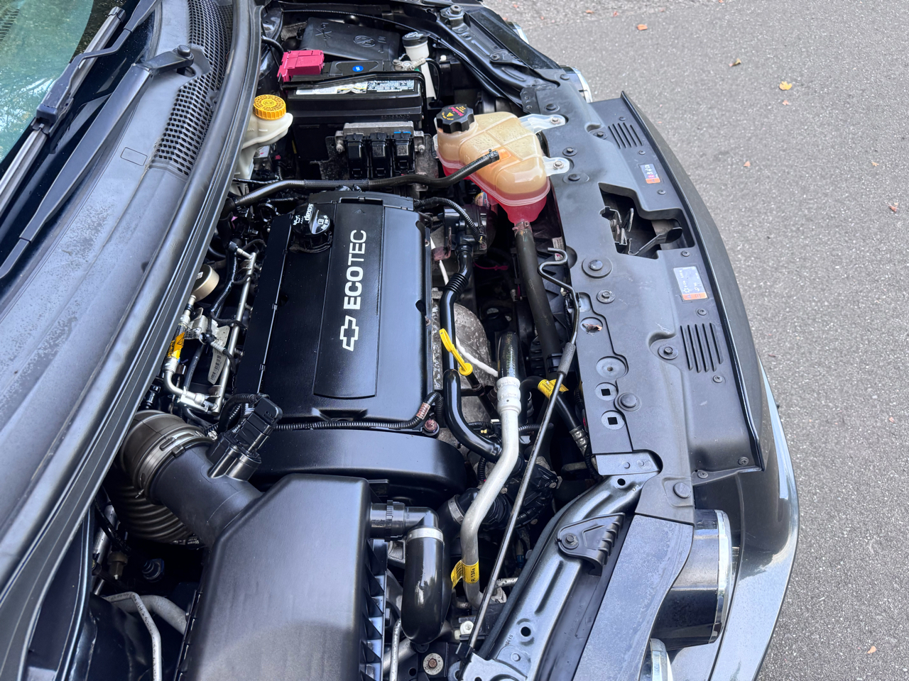 2016 Chevrolet Sonic LT photo 41