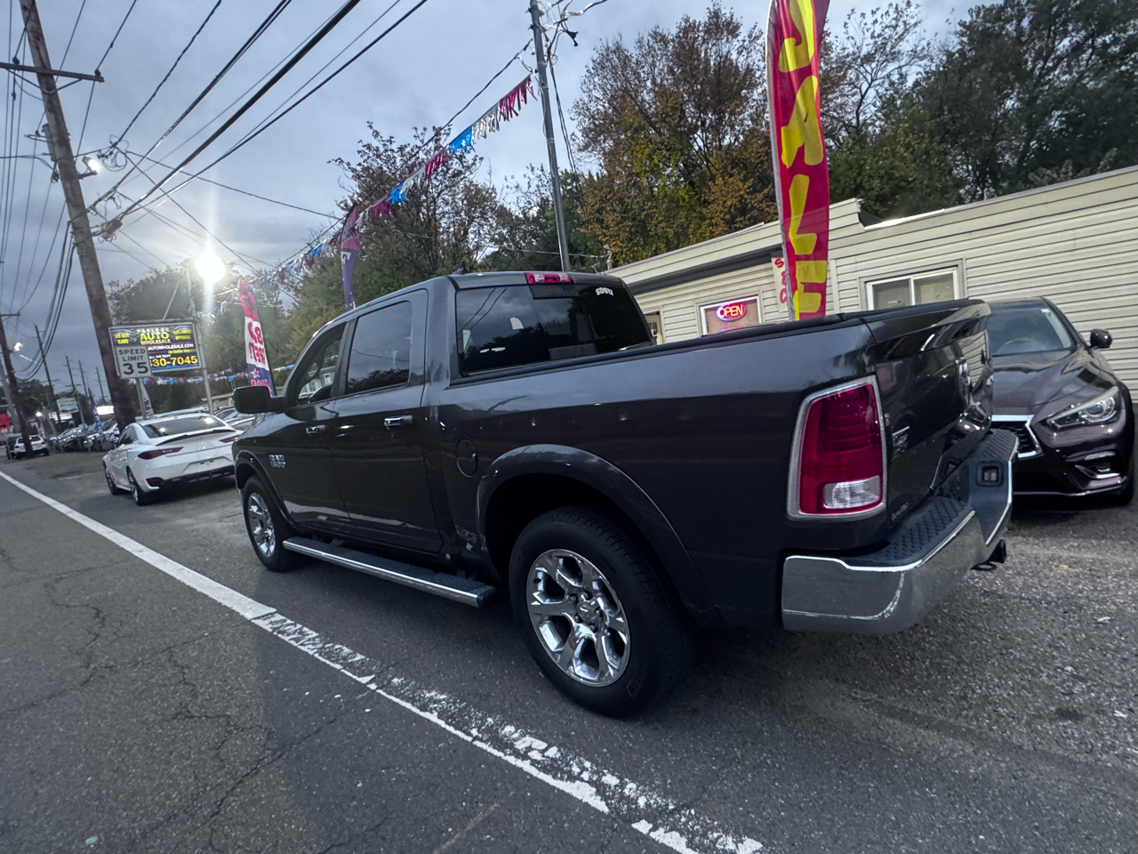 RAM 1500 Laramie Crew Cab SWB 4WD 2016 RAM 1500 Laramie Crew Cab SWB 4WD 2016
