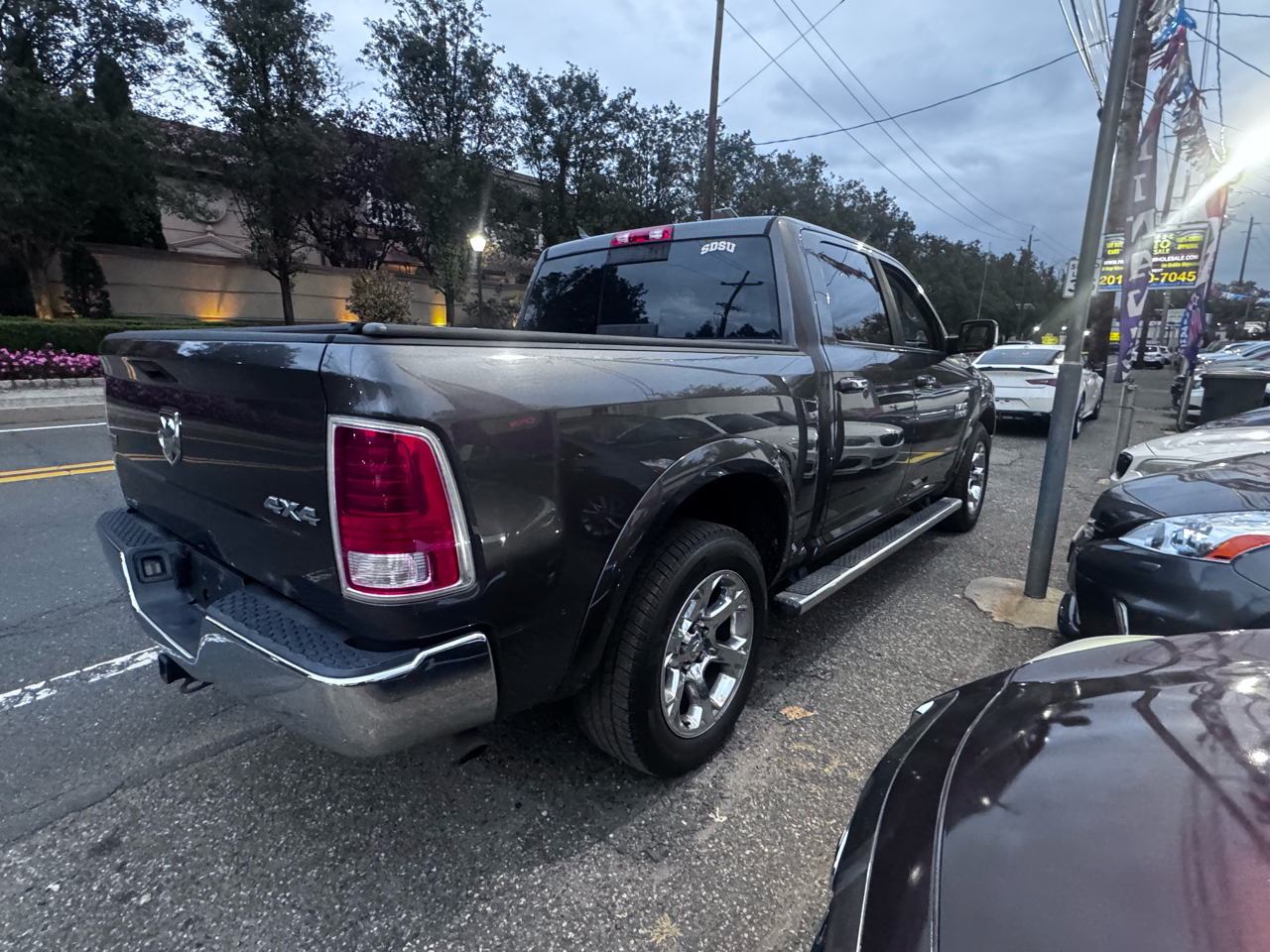 RAM 1500 Laramie Crew Cab SWB 4WD 2016 RAM 1500 Laramie Crew Cab SWB 4WD 2016