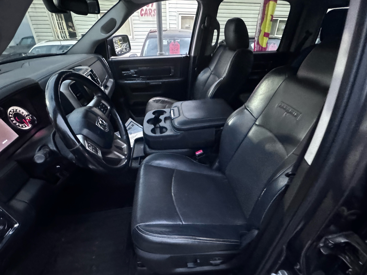 RAM 1500 Laramie Crew Cab SWB 4WD 2016 RAM 1500 Laramie Crew Cab SWB 4WD 2016