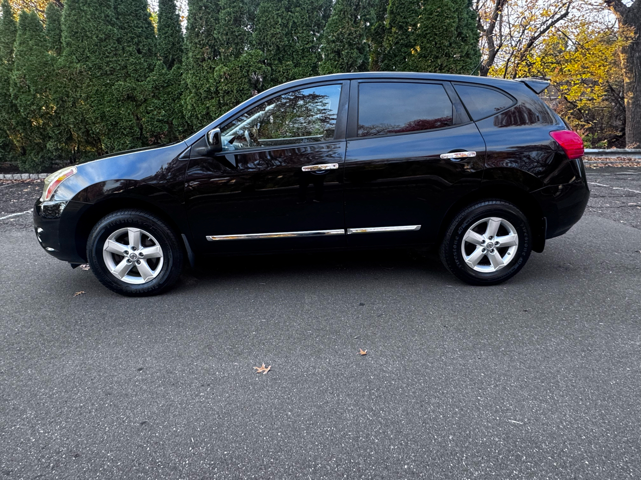 2013 Nissan Rogue S AWD photo 2