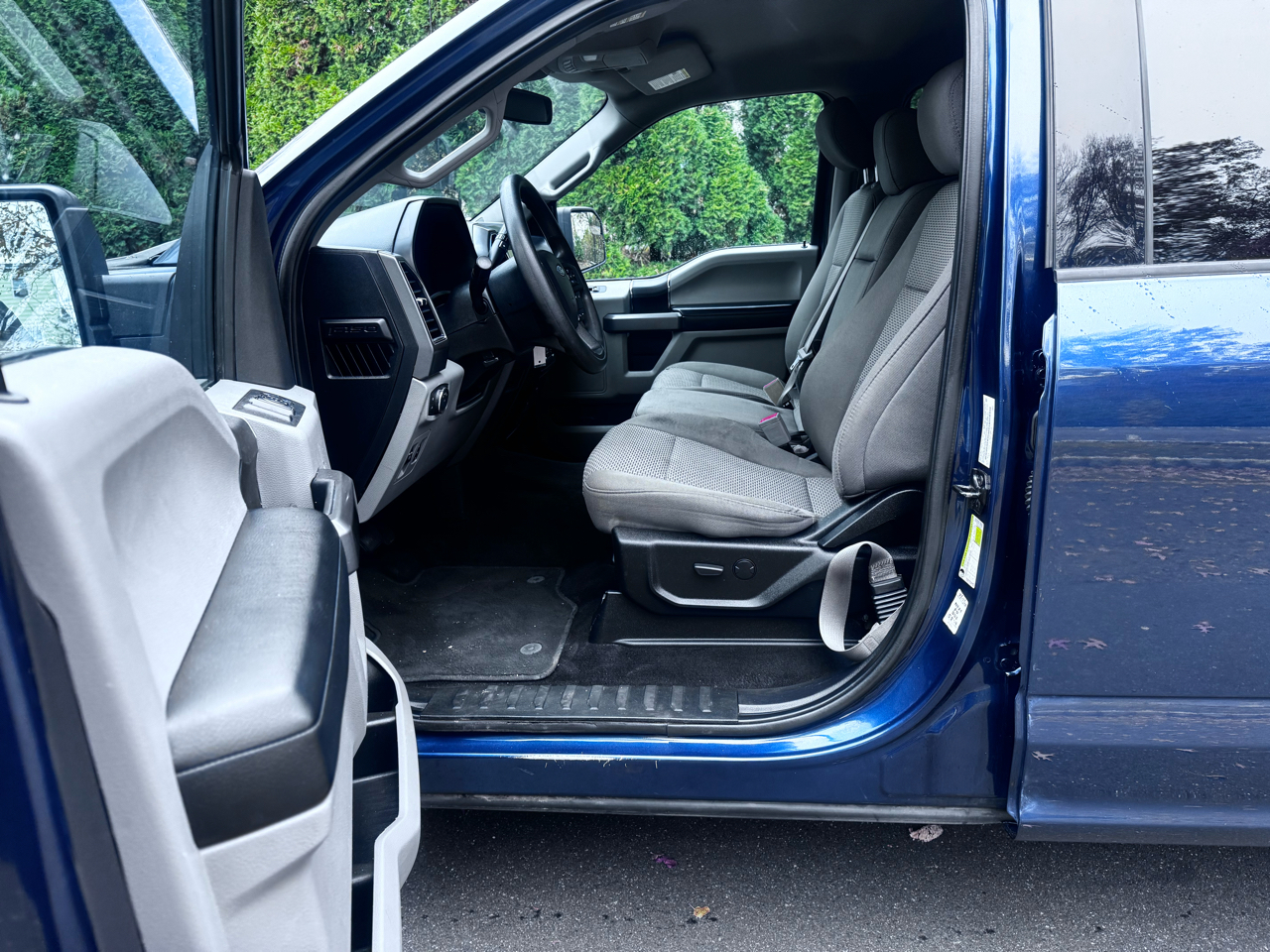 2020 Ford F-150 XLT photo 2