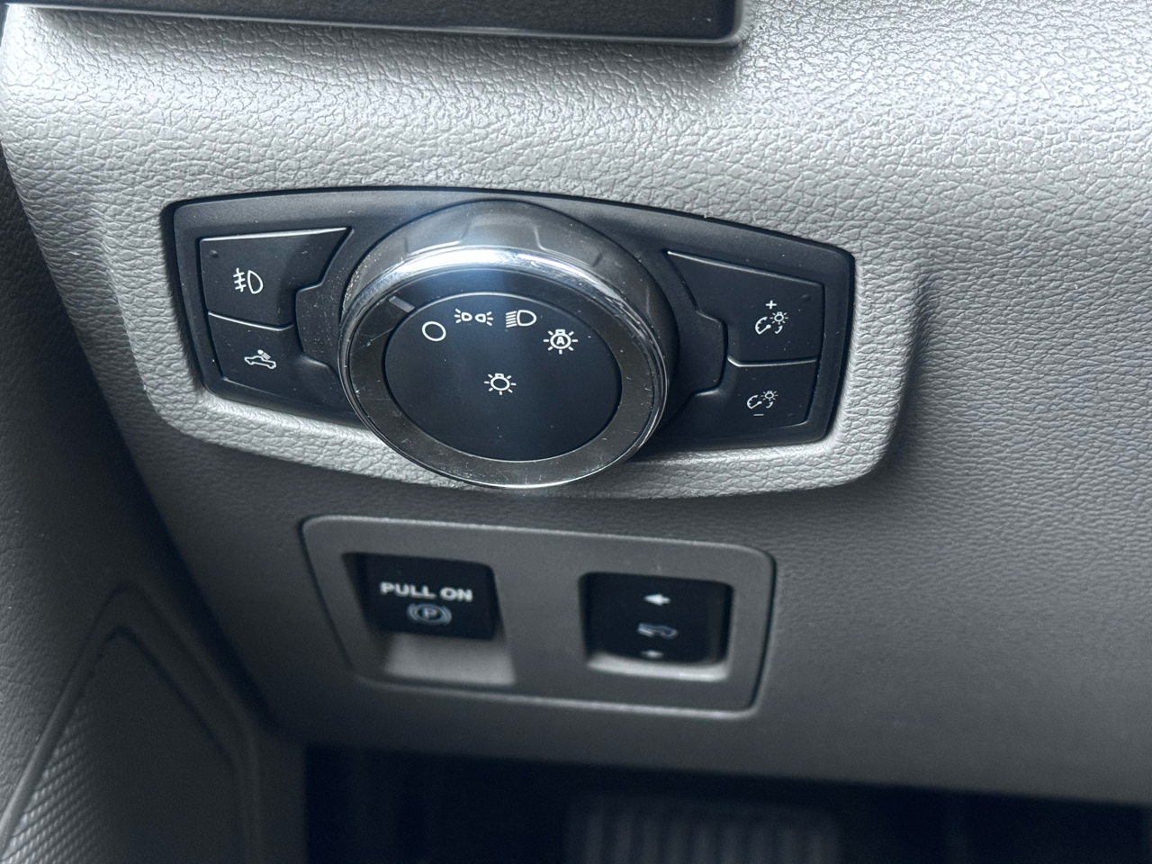 Ford F-150 4WD SuperCrew 139" XLT 2020