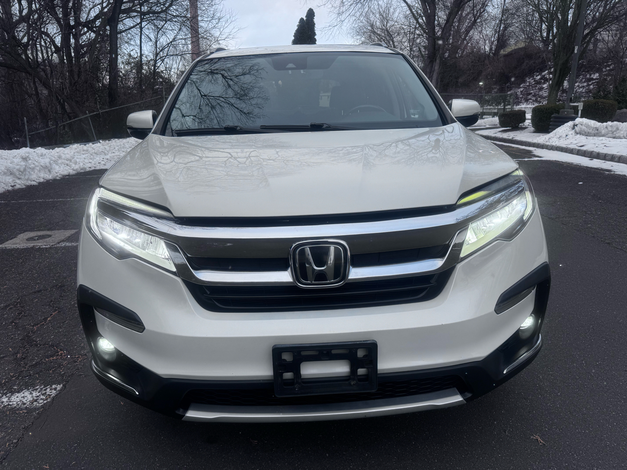 Honda Pilot Touring w/Rear Captain's Chairs AWD 2020