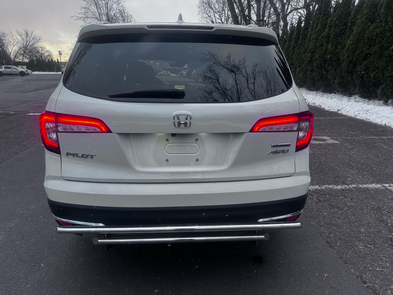 Honda Pilot Touring w/Rear Captain's Chairs AWD 2020