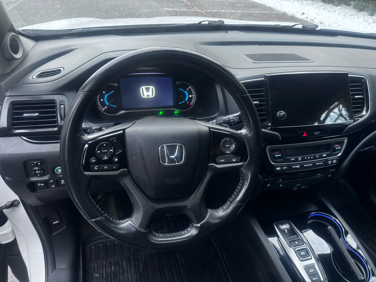 Honda Pilot Touring w/Rear Captain's Chairs AWD 2020