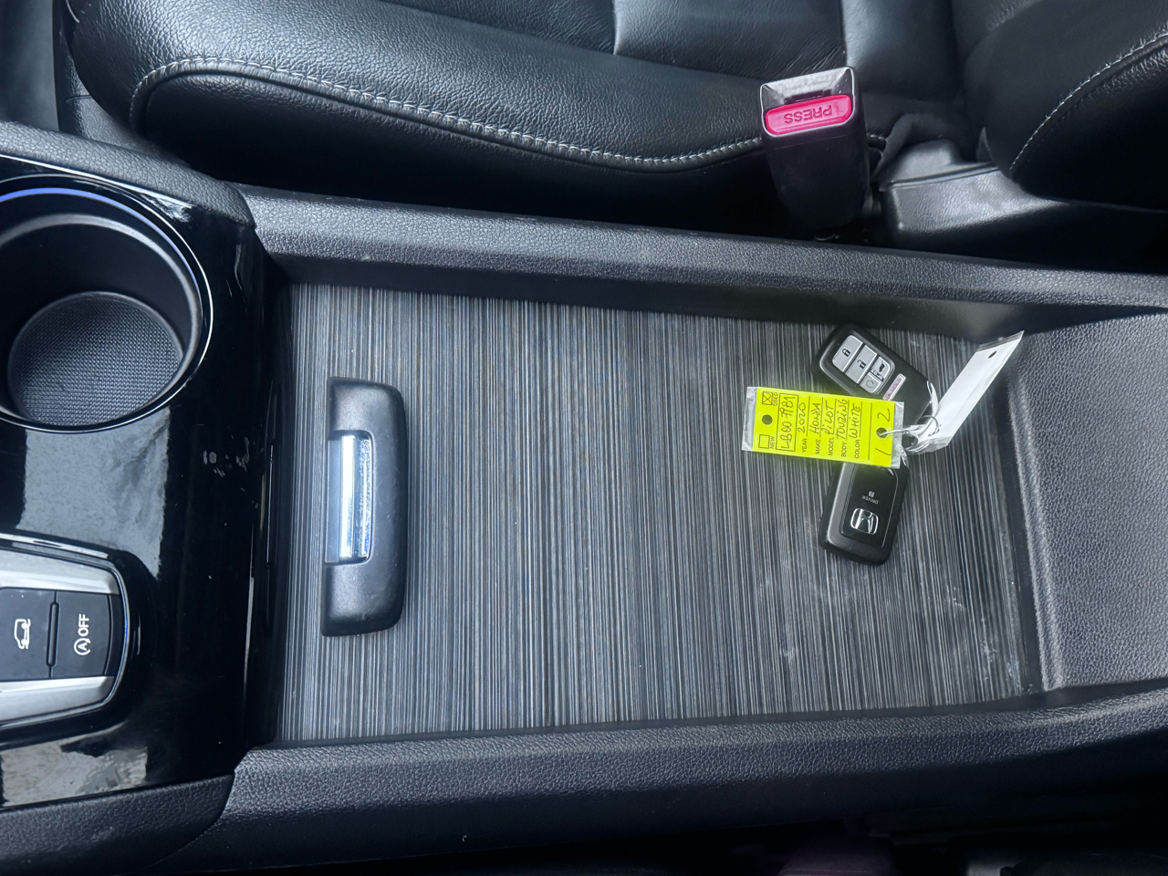 Honda Pilot Touring w/Rear Captain's Chairs AWD 2020