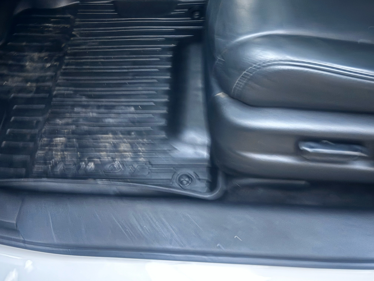 Honda Pilot Touring w/Rear Captain's Chairs AWD 2020