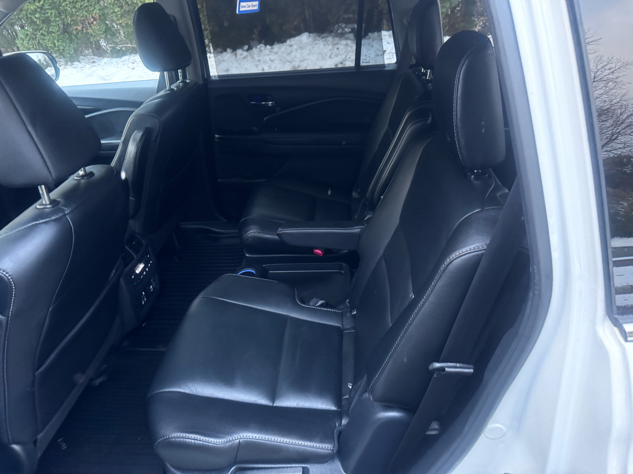 Honda Pilot Touring w/Rear Captain's Chairs AWD 2020