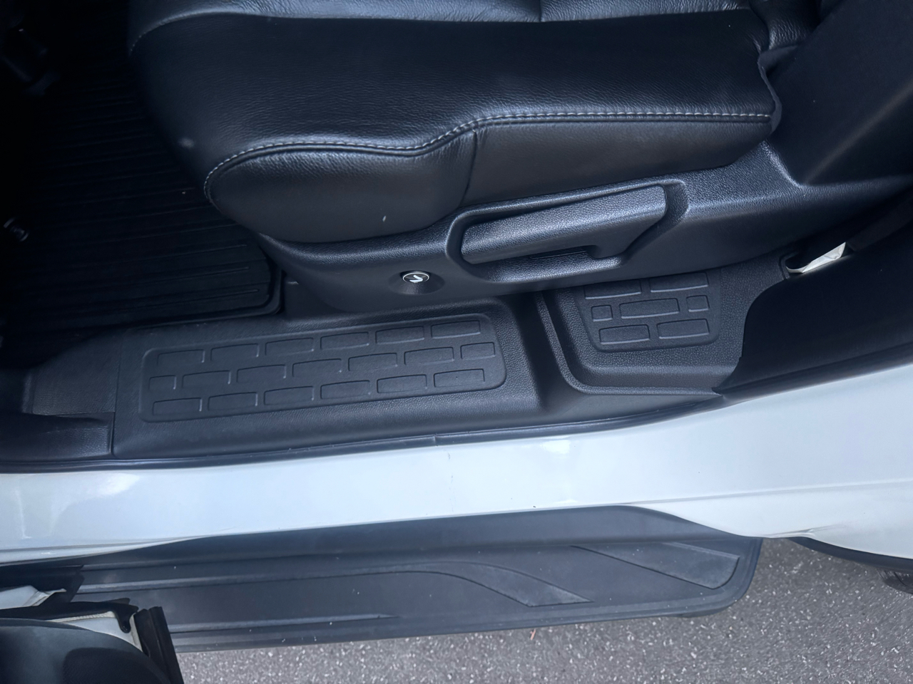 Honda Pilot Touring w/Rear Captain's Chairs AWD 2020