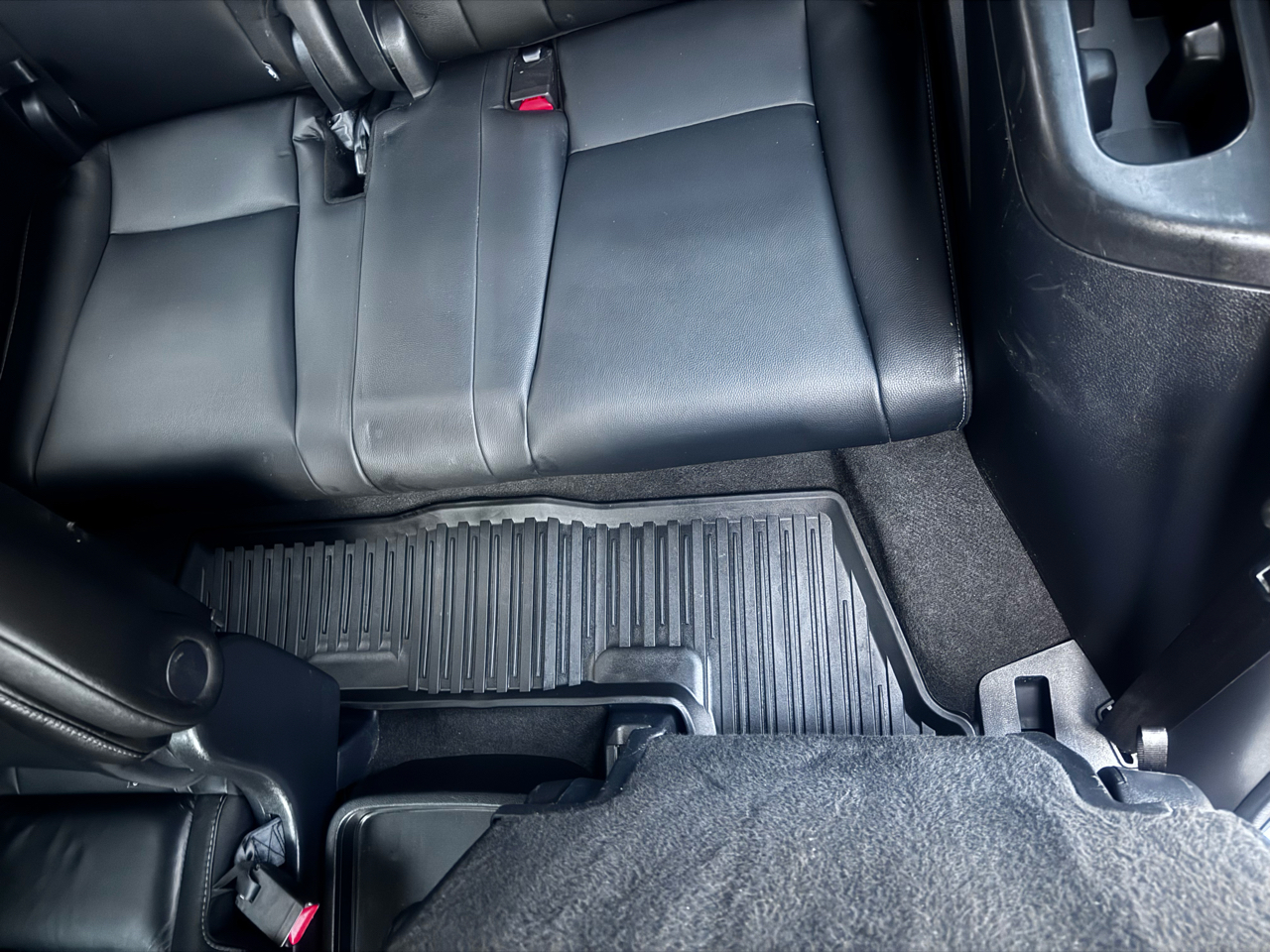 Honda Pilot Touring w/Rear Captain's Chairs AWD 2020