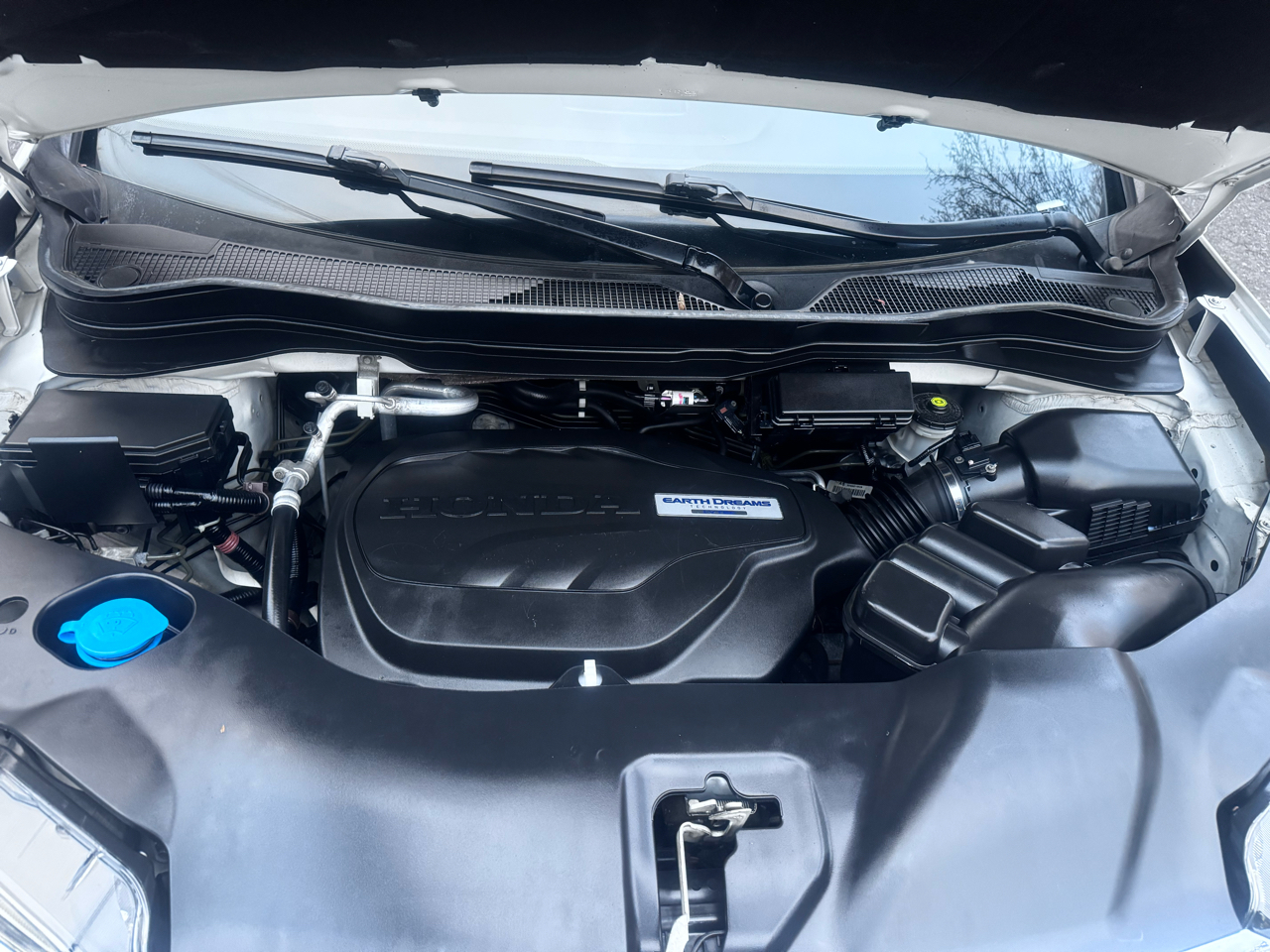 Honda Pilot Touring w/Rear Captain's Chairs AWD 2020