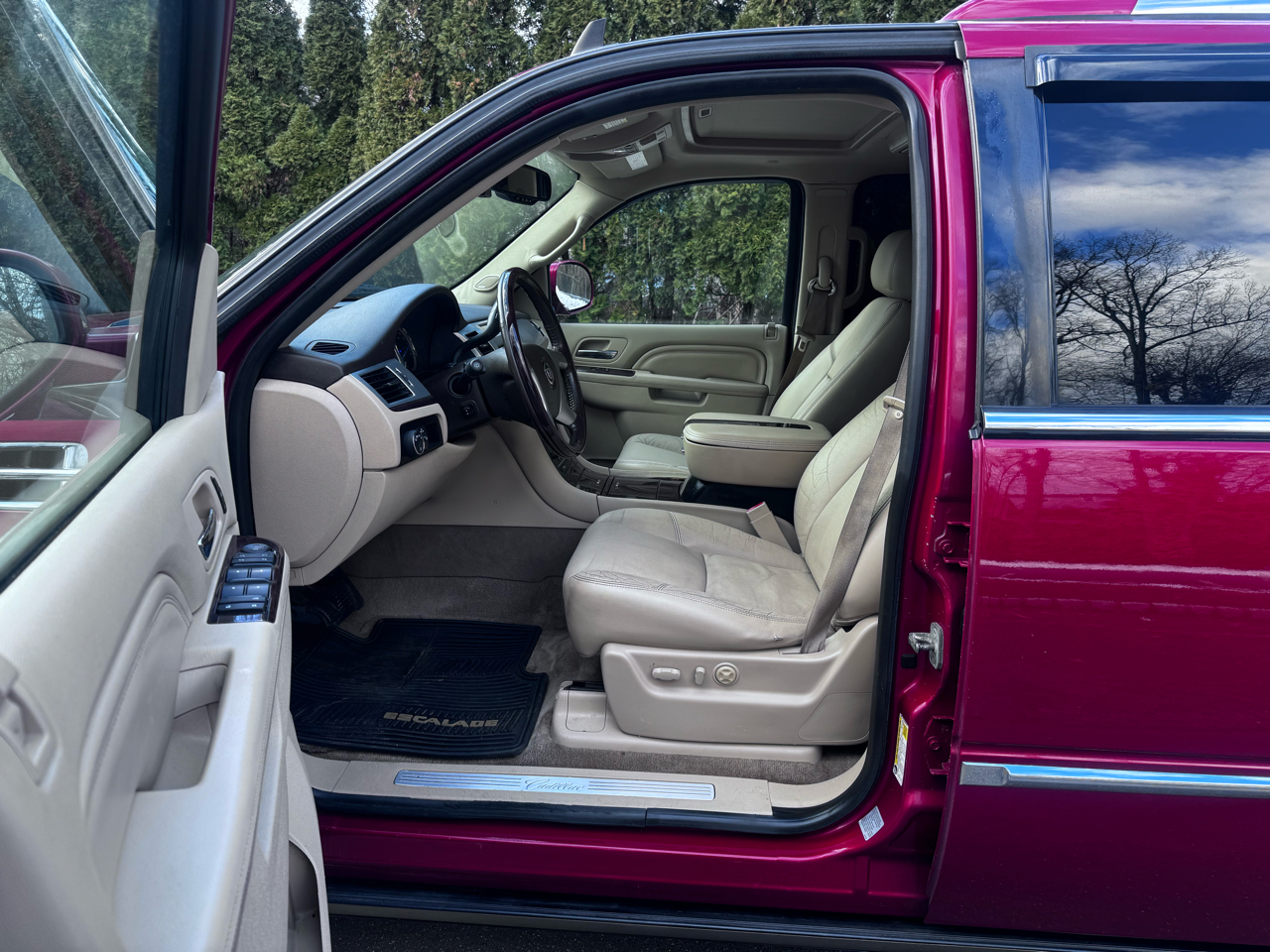 Cadillac Escalade AWD Luxury 2012