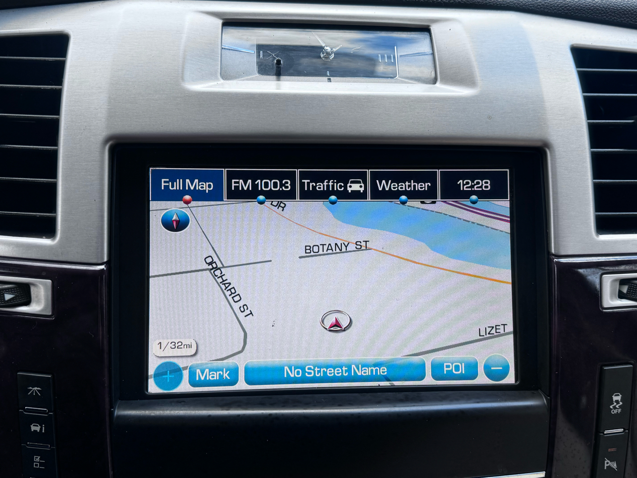 Cadillac Escalade AWD Luxury 2012