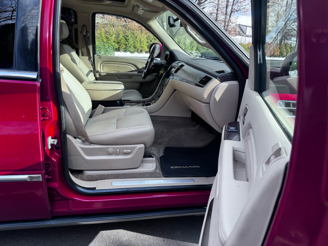 Cadillac Escalade AWD Luxury 2012