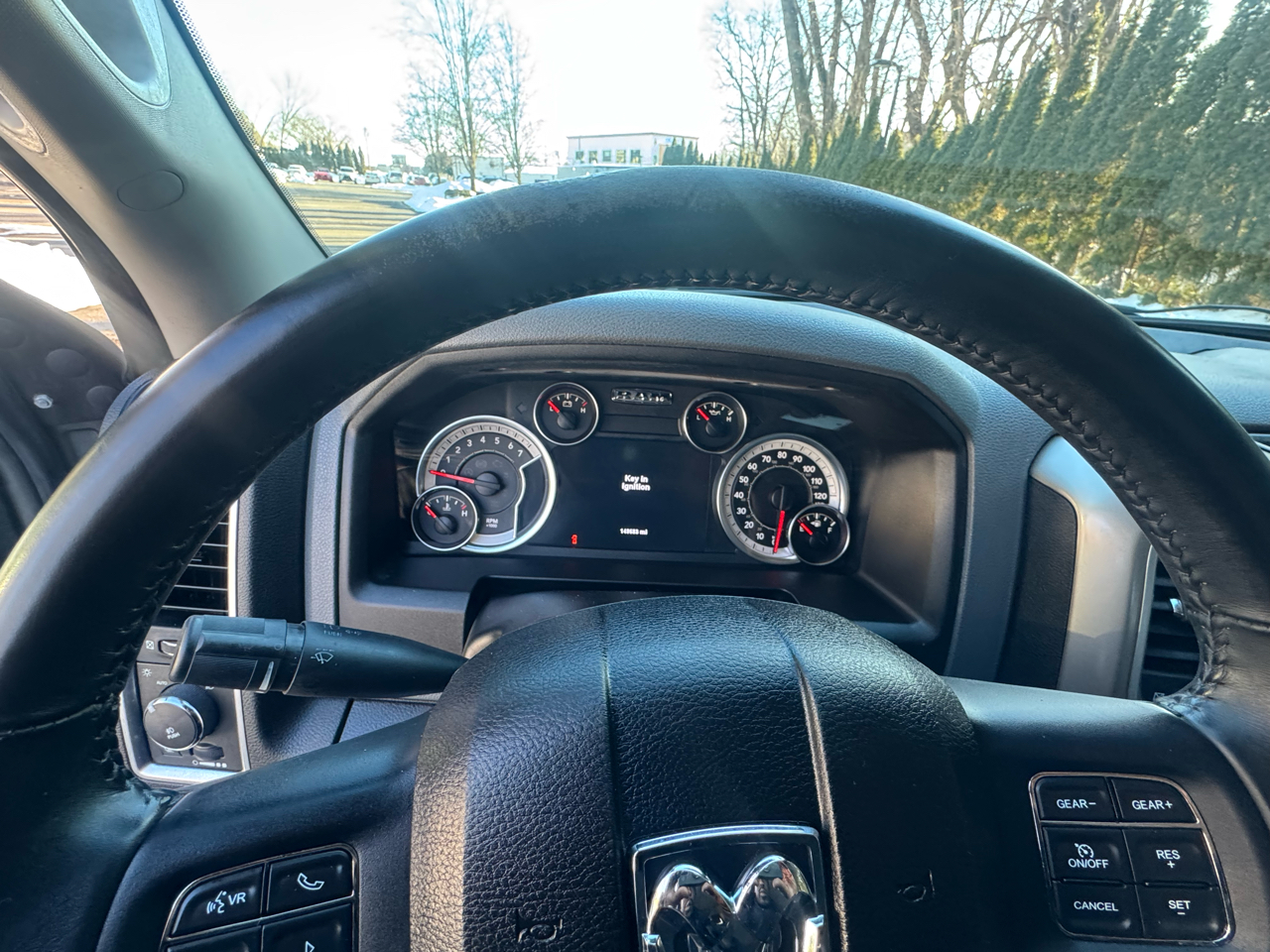 RAM 1500 4WD Crew Cab 140.5" SLT 2013