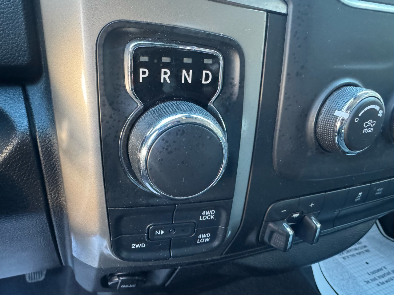 RAM 1500 4WD Crew Cab 140.5" SLT 2013