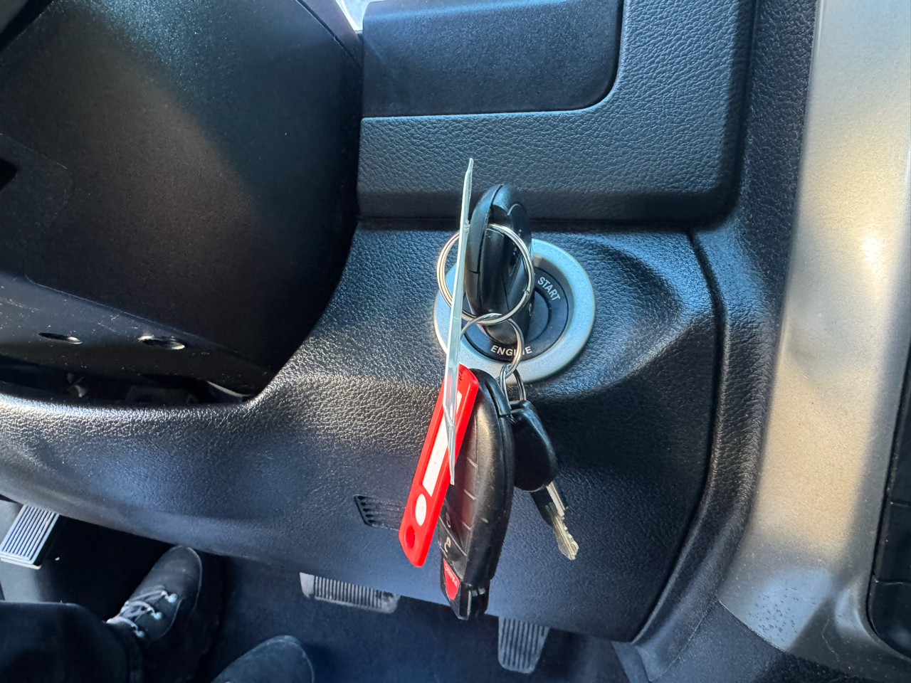 RAM 1500 4WD Crew Cab 140.5" SLT 2013