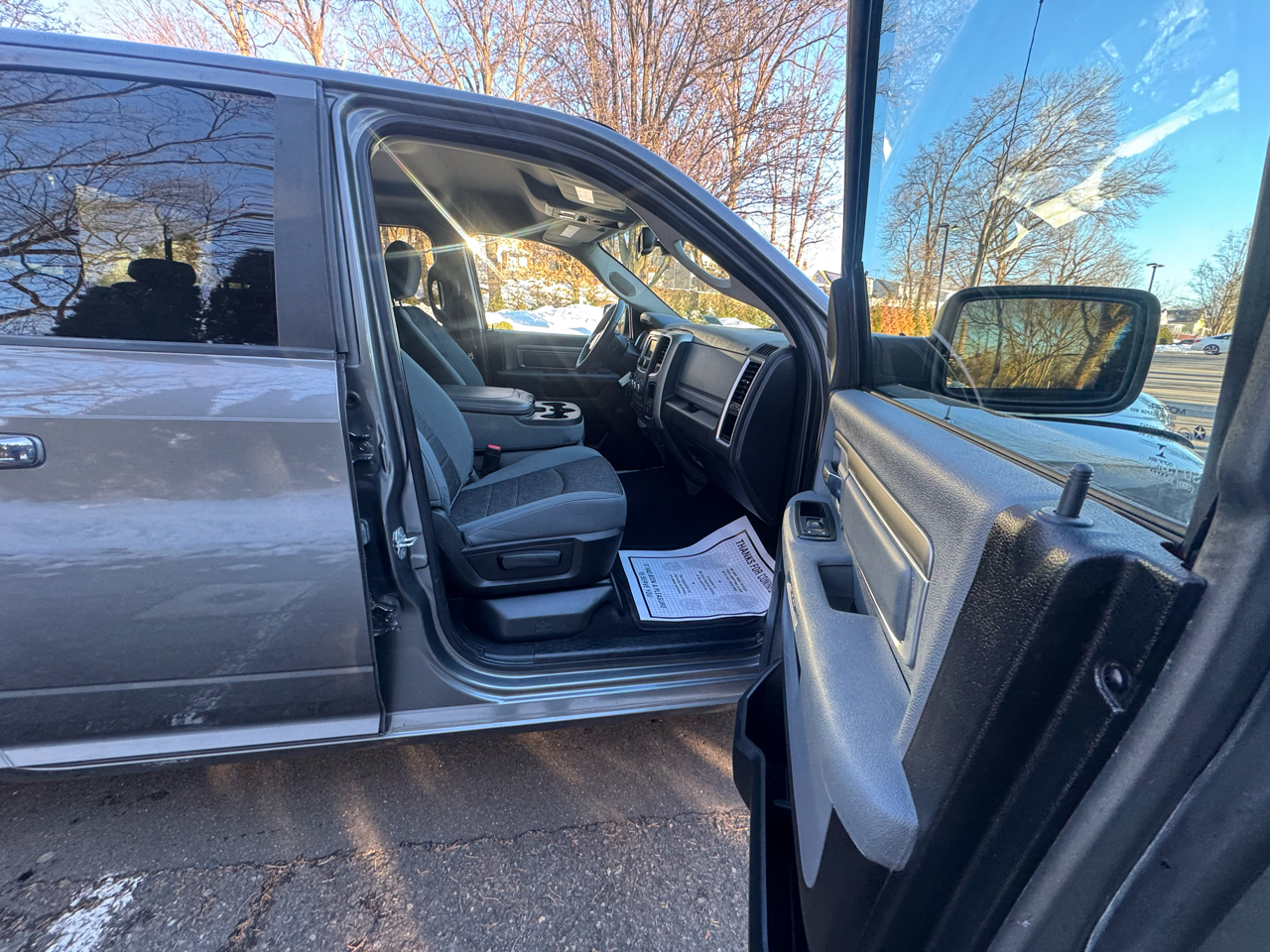 RAM 1500 4WD Crew Cab 140.5" SLT 2013