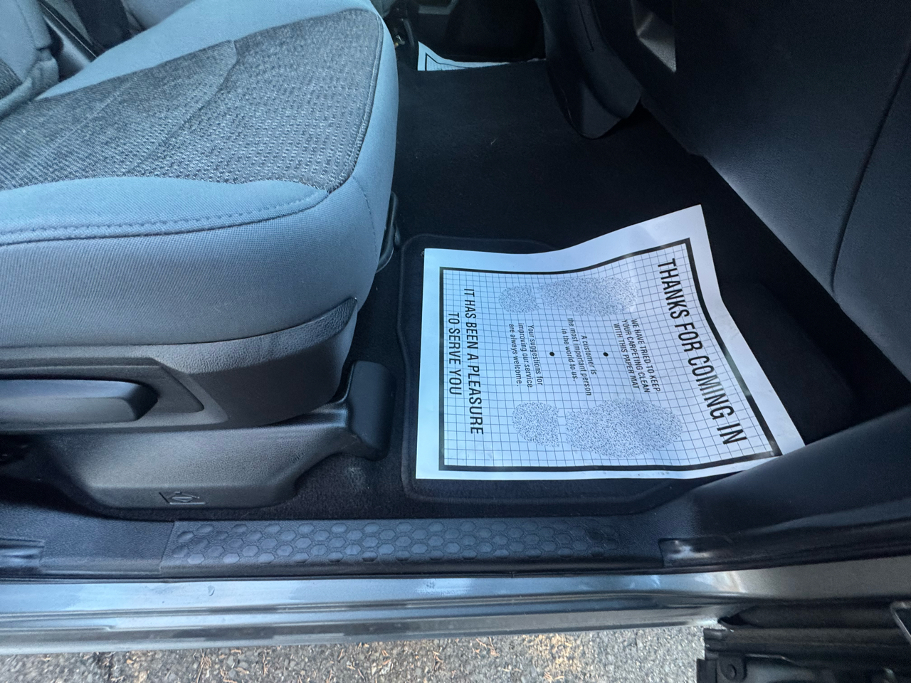 RAM 1500 4WD Crew Cab 140.5" SLT 2013