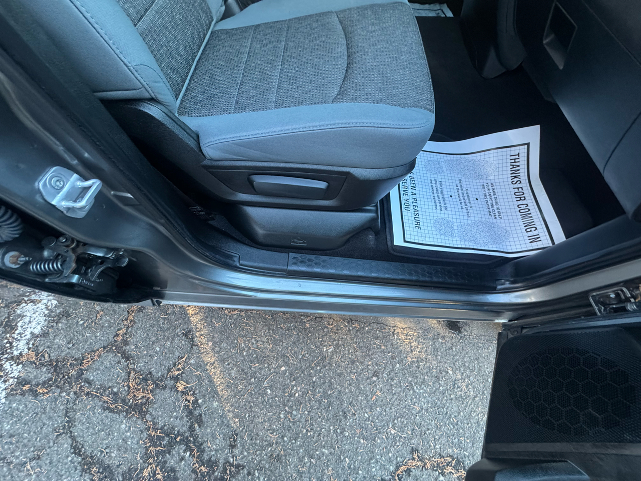 RAM 1500 4WD Crew Cab 140.5" SLT 2013