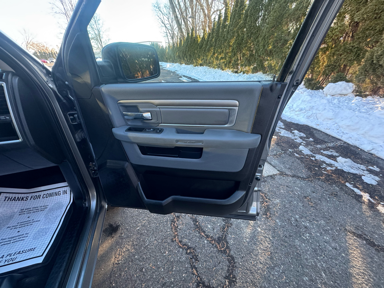 RAM 1500 4WD Crew Cab 140.5" SLT 2013