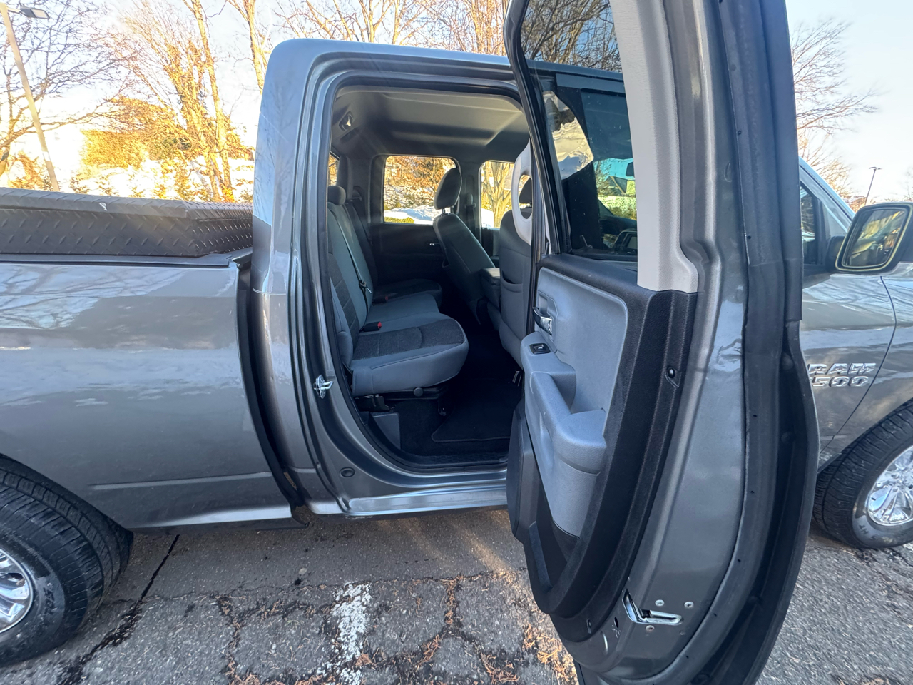 RAM 1500 4WD Crew Cab 140.5" SLT 2013