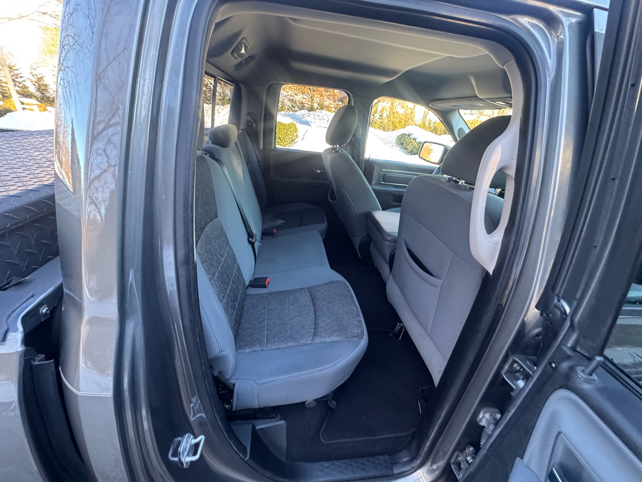 RAM 1500 4WD Crew Cab 140.5" SLT 2013