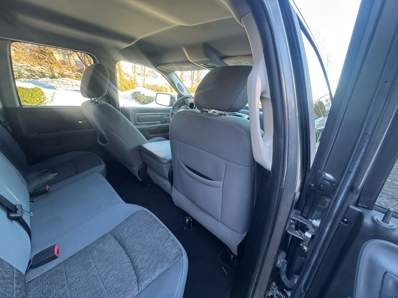 RAM 1500 4WD Crew Cab 140.5" SLT 2013