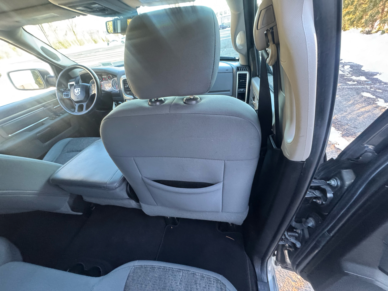 RAM 1500 4WD Crew Cab 140.5" SLT 2013