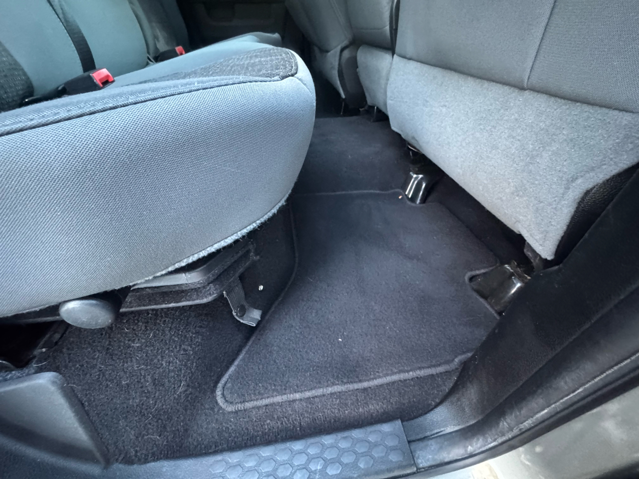 RAM 1500 4WD Crew Cab 140.5" SLT 2013