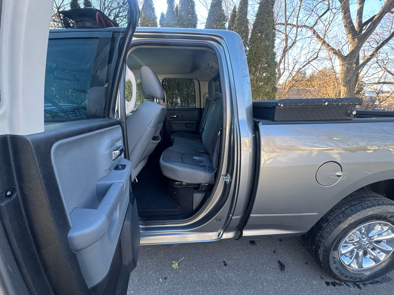 RAM 1500 4WD Crew Cab 140.5" SLT 2013