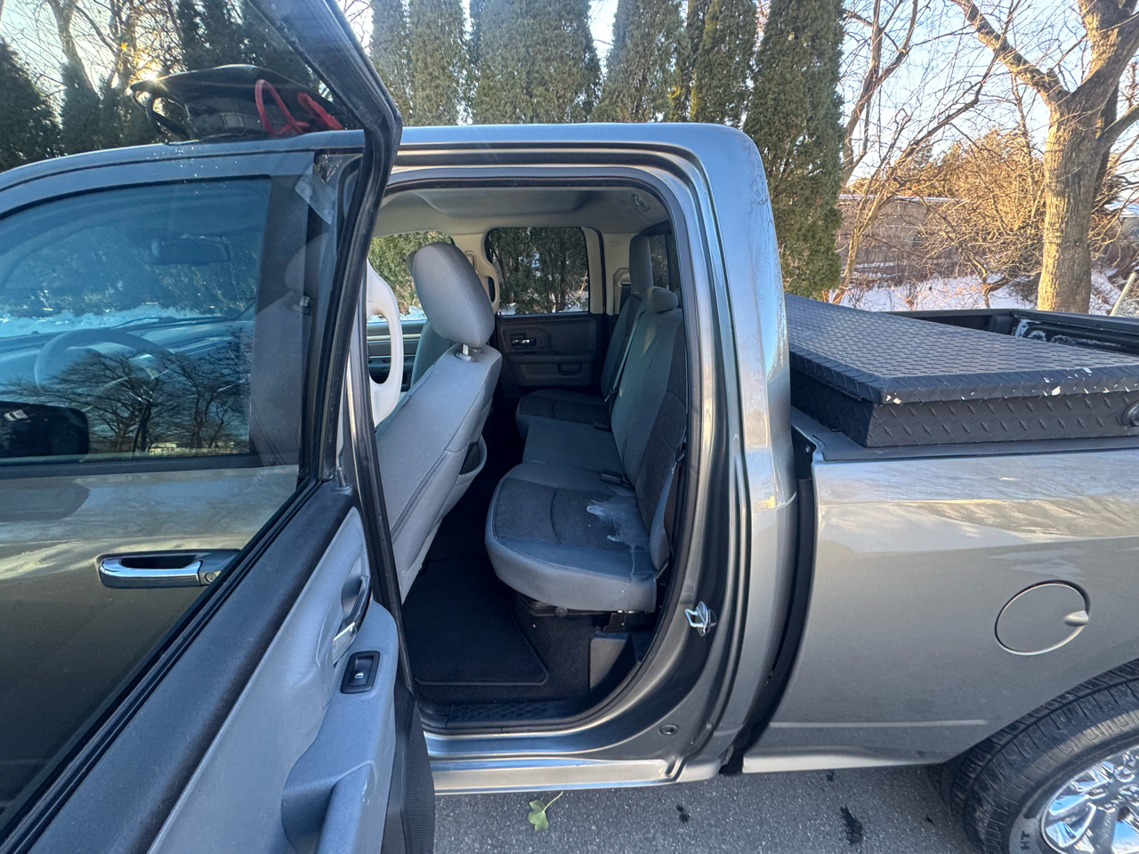 RAM 1500 4WD Crew Cab 140.5" SLT 2013