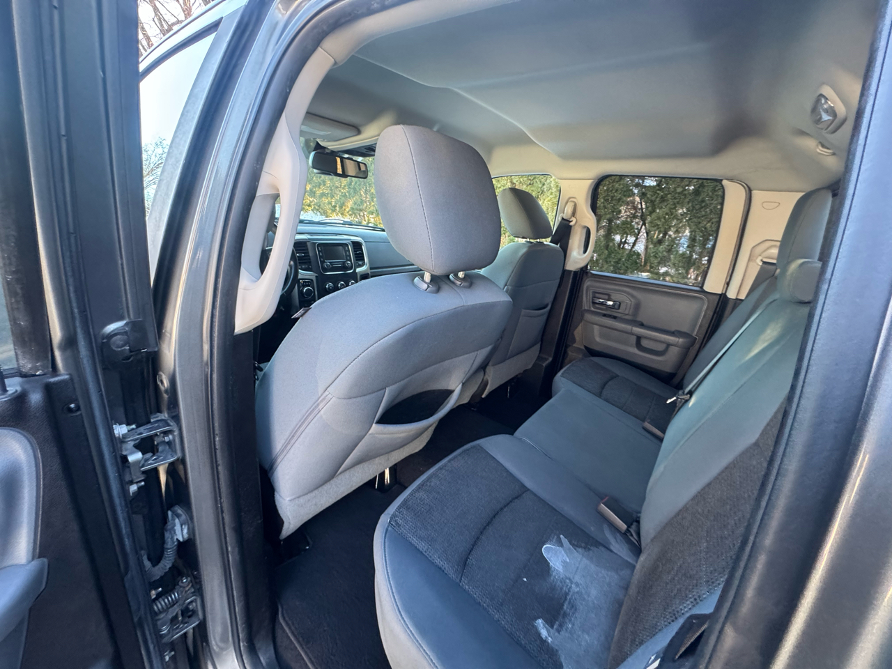 RAM 1500 4WD Crew Cab 140.5" SLT 2013