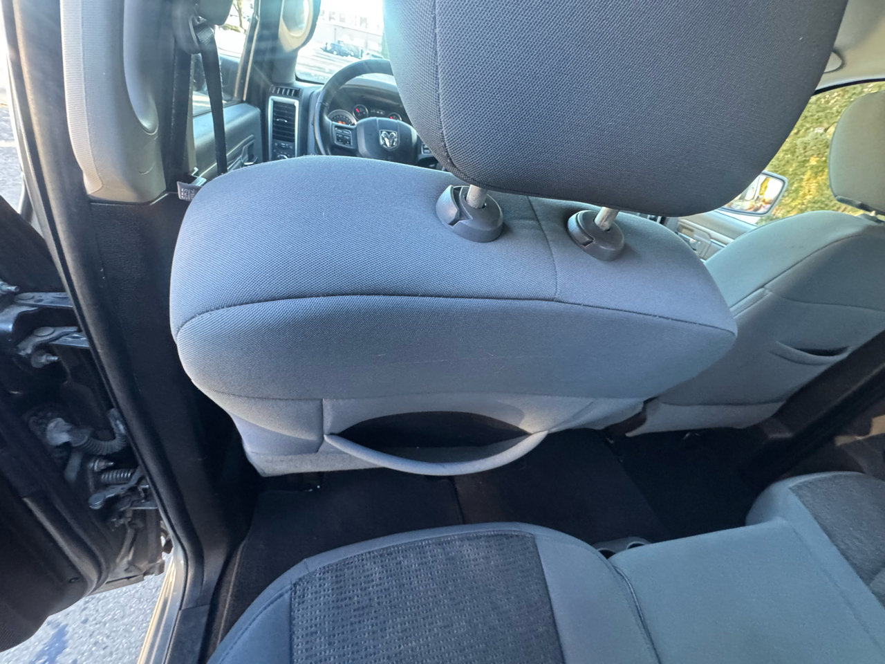 RAM 1500 4WD Crew Cab 140.5" SLT 2013