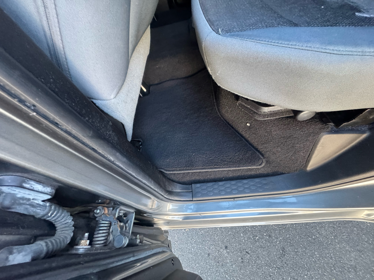 RAM 1500 4WD Crew Cab 140.5" SLT 2013