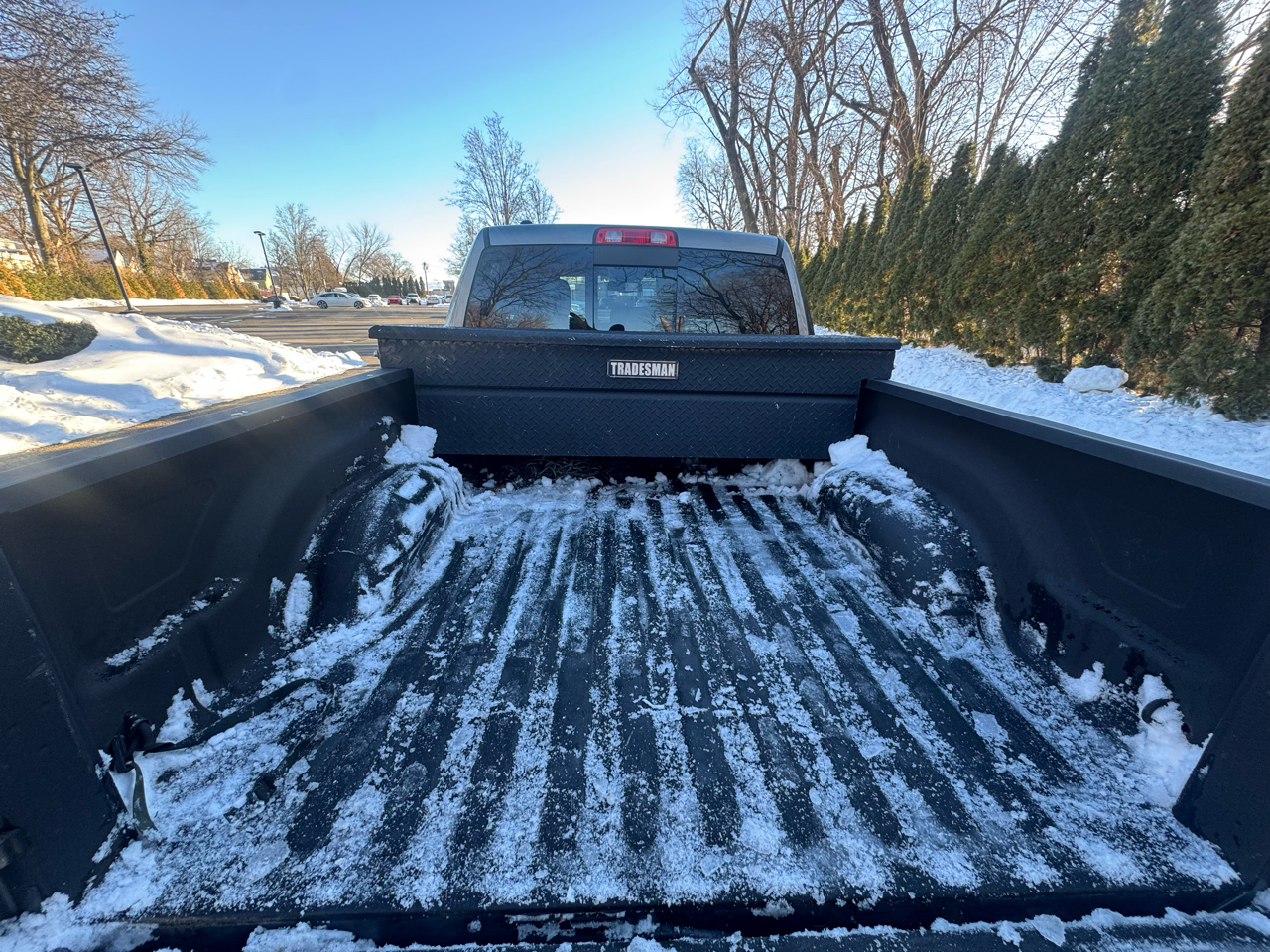 RAM 1500 4WD Crew Cab 140.5" SLT 2013