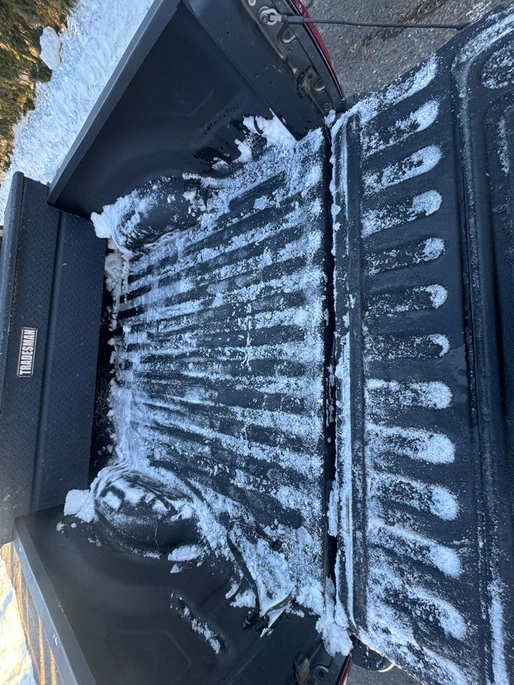 RAM 1500 4WD Crew Cab 140.5" SLT 2013