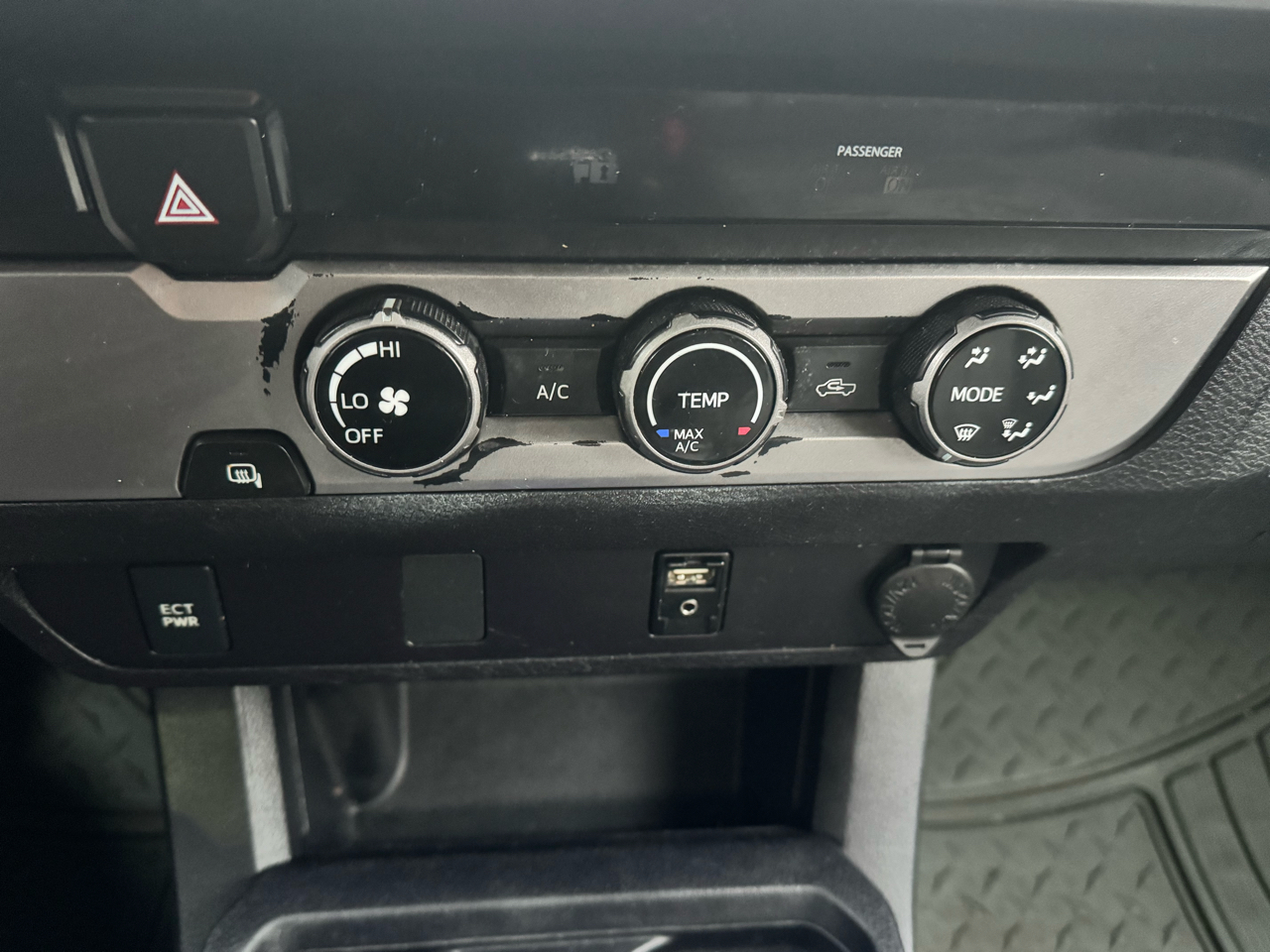 Toyota Tacoma SR5 Access Cab I4 6AT 2WD 2017