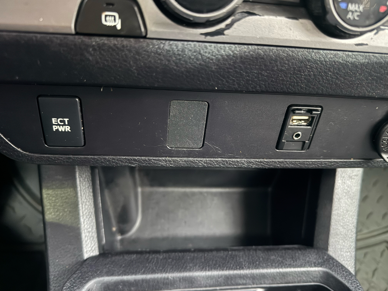 Toyota Tacoma SR5 Access Cab I4 6AT 2WD 2017