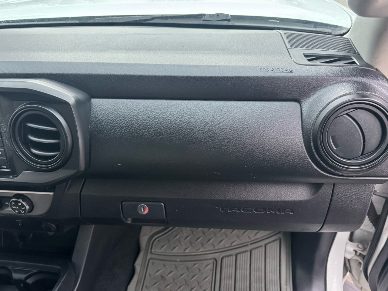 Toyota Tacoma SR5 Access Cab I4 6AT 2WD 2017