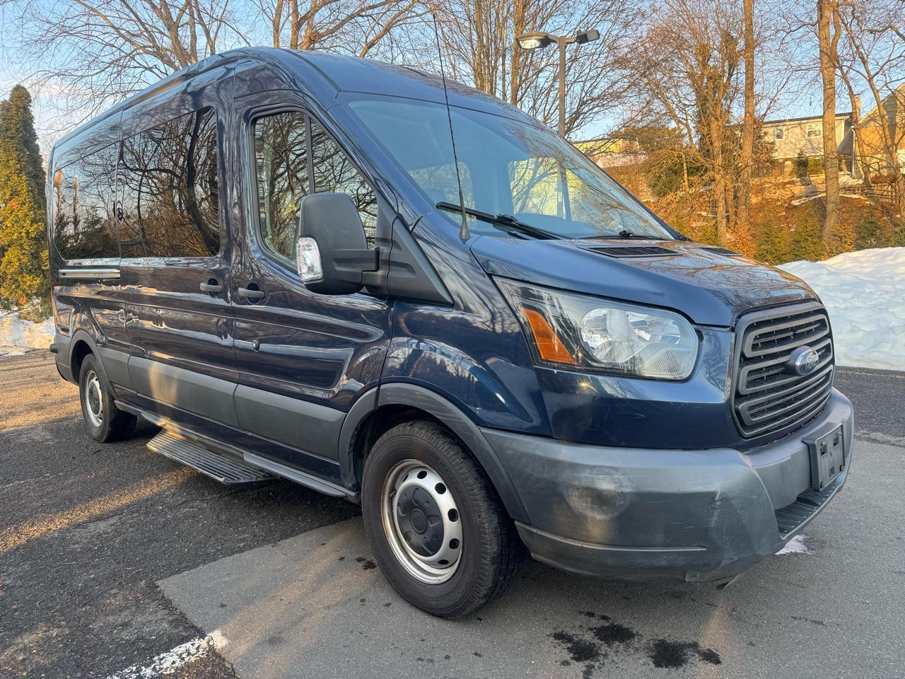 2018 Ford Transit 350 Wagon Med. Roof XL w/Sliding Pass. 148-in. WB