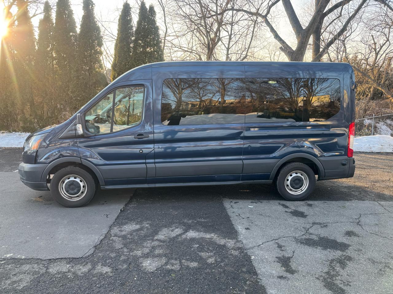 Ford Transit 350 Wagon Med. Roof XL w/Sliding Pass. 148-in. WB 2018