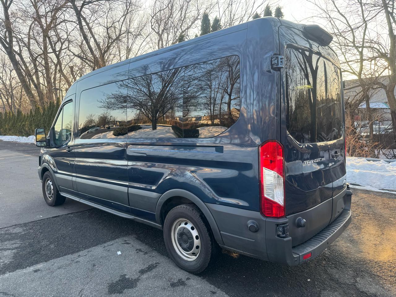 Ford Transit 350 Wagon Med. Roof XL w/Sliding Pass. 148-in. WB 2018