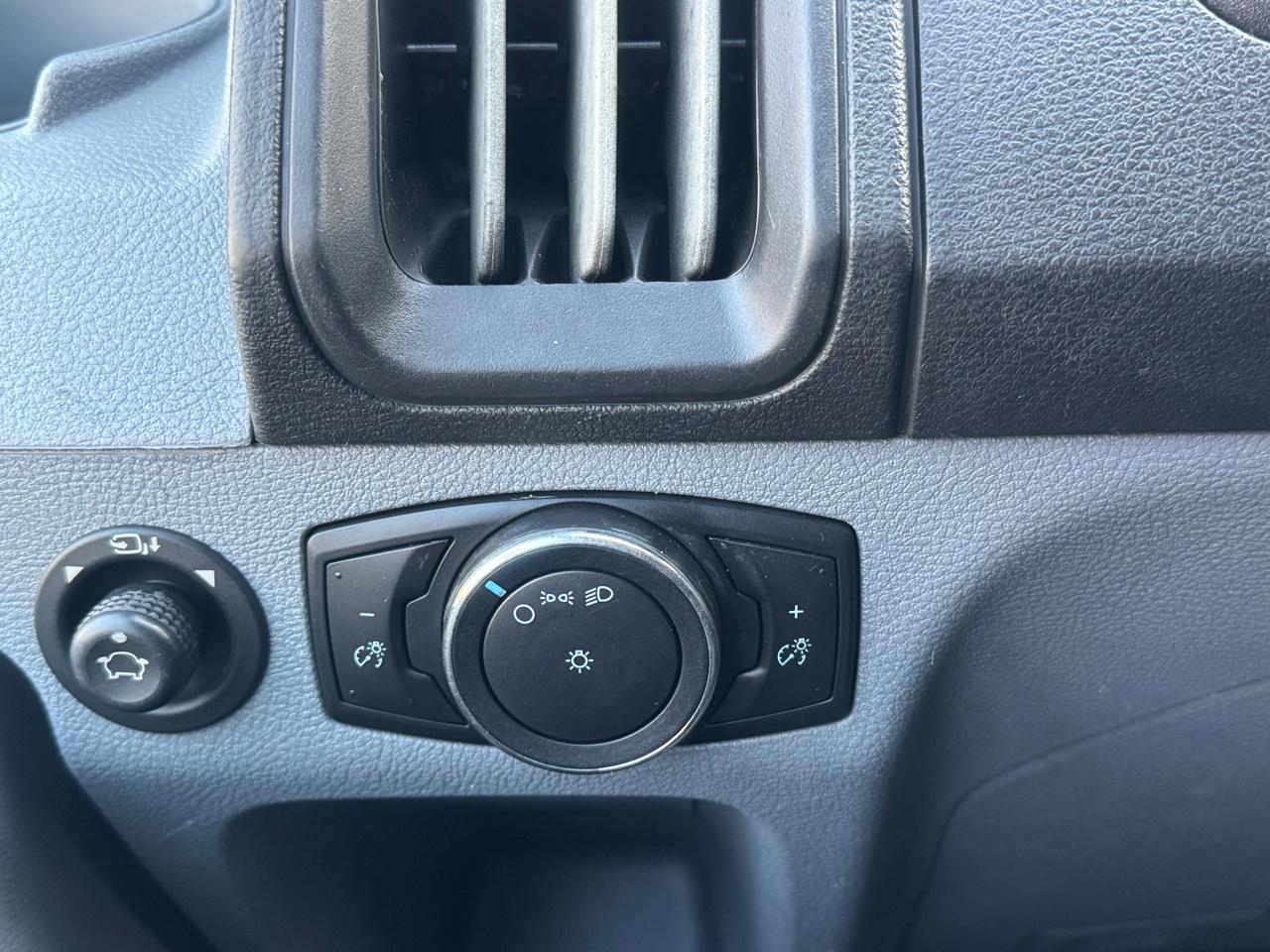 Ford Transit 350 Wagon Med. Roof XL w/Sliding Pass. 148-in. WB 2018