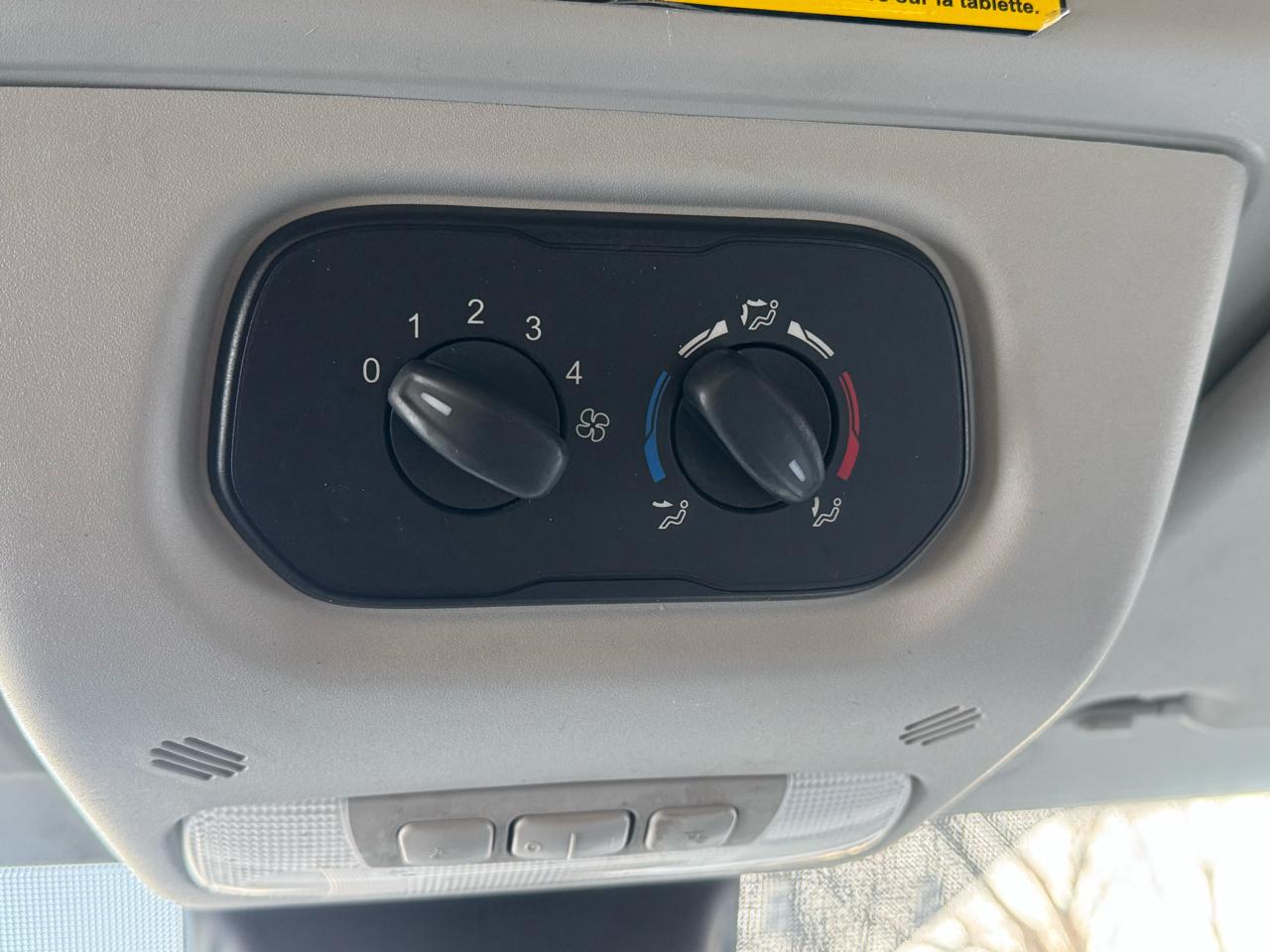 Ford Transit 350 Wagon Med. Roof XL w/Sliding Pass. 148-in. WB 2018