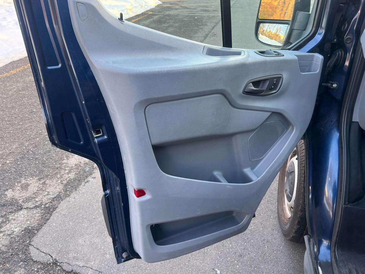 Ford Transit 350 Wagon Med. Roof XL w/Sliding Pass. 148-in. WB 2018