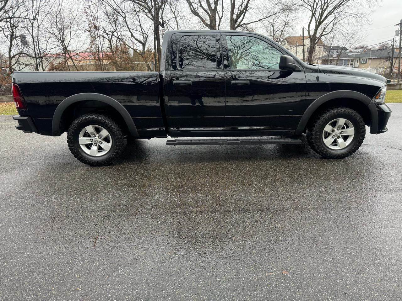RAM 1500 4WD Crew Cab 140.5" Express 2014